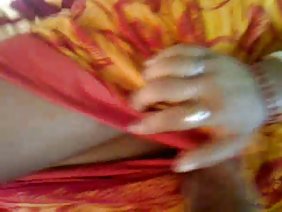 這位前體操運動員赫塔離開了這項大運動,忘記了飲食,開始為自己的快樂而生活,試圖忘記那些地獄般的,痛苦的,半飢餓的訓練營,無休止的比賽和濫用女性氣質的日子。當然,教練禁止病房吃飯,做愛,甚至手淫都是禁忌,但現在金發小車並不關心所有的禁令。在短短的幾個月裡,一個巨大的乳房長大了一個瘦弱,無用的運動員,屁股形成了,雖然桶上有一個肚子和醜陋的褶皺,但戰爭沒有損失。柏林赫塔不要忘記伸展,即使在床上,她試圖拉漲高的腿,抱著他的腳後跟,然後他們繁殖緩慢,如果在pomoste.Krasavitsa演講找到歡樂色情衣服的形式,她不知疲倦地幻想和自慰他的微細裂痕,愛情的洞穴在深深的手指中,它們觸及子宮,陰蒂,陰唇,並通過高潮將金發女郎帶入神聖的興奮狀態。此前,這項運動讓蛹滿意,現在手淫,但沒有這種嚴重,難以承受的活力成本。