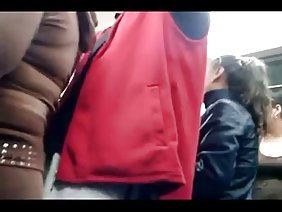 Ashley Hollywood的Dushka生活在一個人間天堂,她豪華的豪宅擁有所有的舒適和豪華的家具,周圍環繞著大葉子的棕櫚樹,庭院裡有一個游泳池,全年都是晴朗無雲的天空。一個美麗的女人,蒼白的皮膚整天濺起藍色的綠松石水,洗她的乳房,洗襠,一般來說,完全耗盡,沒有註意過去的生活。小雞經常坐在游泳池邊,微笑,歡快,充滿善意和魅力,腿部產生的波浪濕氣沖擊襠部的襠部,從這種影響,陰蒂向大腦發出愉快的愉悅感。當一個嘴唇豐滿的金發女人不願擺動她的腿時,她開始用她穿著令人印象深刻的比基尼的濕短褲擦她的陰部,陰蒂肆虐並用強烈的性高潮來滋養頑皮的身體。最後,當所有自我滿足的方法都已經用盡時,妓女就會拉出一個陰影的玉石色的陰影,從後面將它插入她的裂縫中,形成一種桿,然後將其在空心中滾動。阿什利好萊塢,雖然她仍然是一個婊子,但不會拖著戀人回家,自慰,但不和其他男人操,就像生活在海岸精英區的其他鄰居一樣。