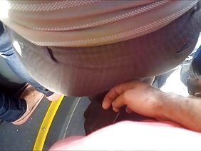 尼娜哈特利決定以一種特殊的方式慶祝她媽媽的五十五週年慶典:她穿著絲襪的淫亂內衣,在這件服裝中,一個無恥的女孩出現在她自己的兒子麵前。那傢伙砰的一聲進入媽媽的房間,以免侵犯她的私人空間,他的父親在工作,然後一部神話般的喜劇爆發了。母親的浮腫的母親將她的小寶貝男人拉到她性感的床上,從中呼吸著她舊的,鬆弛的身體和她父親的氣味。暨,伸展他的雙腿,並指向一個舊的,受打擊的非市場物種的裂縫。作為狂熱者的傢伙進入洞口,迫使他年輕的種馬和終結者的敏捷與他的敏捷,完成母親,達到高潮,在整個豪宅迸發出吱吱聲。為了這次會議對這個充滿愛心的男孩來說似乎並不舒服,老俱樂部的Nina Hartley吸吮了他的陰莖,在表演中發表了奇怪的評論,是什麼導致她的後代贊同,歡快的笑聲。亂倫將在情節結束時完成兩次射擊,並且兩個人將在變態生日女孩的乳腺鬆弛的皮膚上落下白色牛奶。