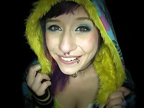 無限魅力的小女孩Guerlane用輪廓分明的腿打開瓷磚,此時她的高跟鞋敲出一個立體聲。一個令人難以置信的有希望的甜心慢慢地游到籬笆,在那裡她非常想徘徊幾分鐘,脫衣服並給她完美組合的小腿一點自由。這條狹窄的連衣裙深邃的脖子束縛著臀部,擠在胸前的副,一條不舒服的領口,細高跟的鞋子擦著柔軟的手指,她的腳被火燒了,因為街道是難以忍受的熱量。商店的晚餐回來了mod,但她的想法遠離她的職業生涯在商業中,不成比例的慾望和無限的慾望就在其中。這是因為一個男人承諾監督小雞的項目,他用英勇的方式打擊了金發女郎Gurlein,用浪漫的魅力打破了強硬的自信,讓他從注意力中撲了出來。這個女孩幾乎從對話的美麗,溫柔的聲音趴在桌子上,她開始跑遍了,乳房開始從裡面受傷,她的心因為擔心商業夥伴看到她的乳頭腫脹在她的胸罩而畏縮。商界女性需要緊急手淫,否則整整一天都會因為男人的墮落思想而流失,而且可能是他無法形容的長期愛情活動!