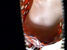 非常野蠻的視頻,其中包括來自著名女性健美運動員Hermosa的坦率內容,她以令人印象深刻的肌肉不僅可以發揮和抽搐,還可以安排真實的表演。這位年輕的女士躺在床上,她的身體裸露,噴霧使皮膚上的巧克力色閃閃發光,並創造出增加已經巨大的胸部的視覺效果。她展示了眾所周知的舉重姿勢,展示了力量,力量和堅不可摧的能力,然後露出了她該死的破舊前線。下垂的陰唇和巨大陰蒂的襠部看起來很可怕,但當肌肉發達的小雞變成甲殼動物並用手指打開她的肛門時,世界上所有的男人都會想要它。儘管是橡膠玩具,運動員還是為生命中的第一次肛門穿透特意準備了一個洞。假陽具叛逆地進入,因為身體過度飽和的體內已經發育,肛門通道的肌肉根本不會讓異物進入聖潔的神聖。根據她的陰部,奇蹟般的女人像一個真正的集體農民一樣在一塊未開發的田地裡猛烈抨擊,並且如此緊緊地擠壓她的乳房,以至於矽膠很快就會開始穿過她的乳頭。